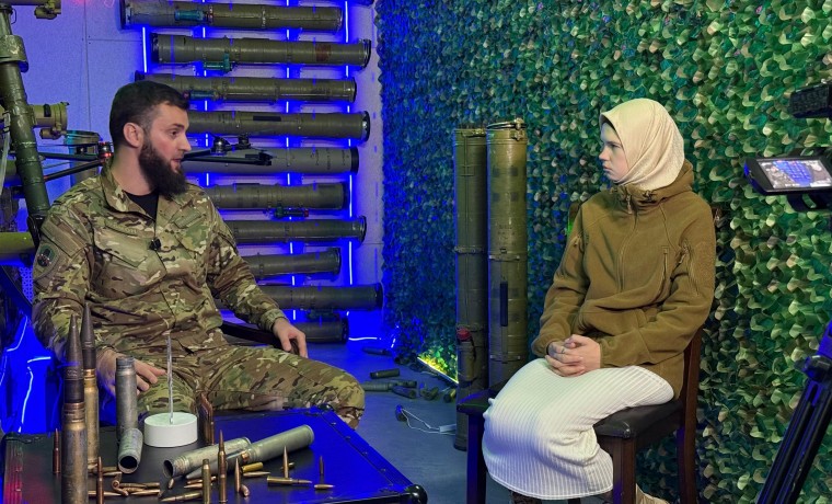 Офицер ОМОН «АХМАТ-Крепость» (на транспорте) стал гостем телерубрики «Герои СВО»