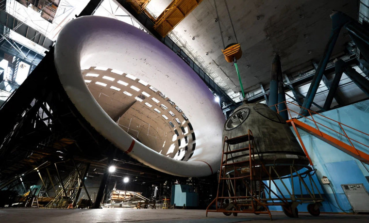 Байконур, МКС и прыжок через разведенный мост: «Триколор» снял клип на хит BEARWOLF