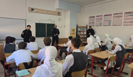 В Серноводской школе прошел «Урок мужества» с участием сотрудников правоохранительных органов