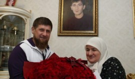 Рамзан Кадыров поздравил Аймани Несиевну с наступающим Новым годом