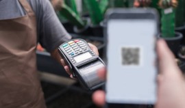 В полтора раза чаще стали оплачивать покупки по QR-коду в Чеченской Республике