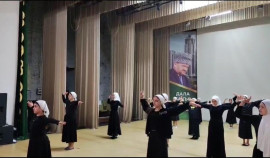 В Урус-Мартановском районе прошло театральное представление в рамках нацпроекта «Семья»