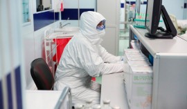 Кабмин РФ около 25 млрд рублей на стимулирующие выплаты медикам