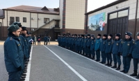 В Грозном прошел строевой смотр сотрудников МЧС
