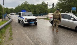Полицейские Шалинского района ЧР обеспечивают безопасность на дорогах в условиях паводков| грозный, чгтрк