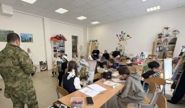 В Грозном росгвардейцы провели конкурс детского рисунка, посвященный юбилею ведомства