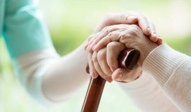 Специалисты комплексного центра Грозного оказывают помощь жителям, нуждающимся в поддержке