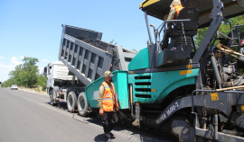 В Шелковском районе Чеченской Республики по нацпроекту ведется ремонт подъездной дороги