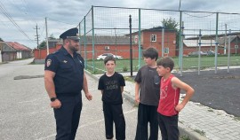 В селе Алхан-Кала прошел правовой час для молодежи с участием сотрудников полиции