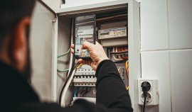 АО «Чеченэнерго» пресекло 15 фактов энерговоровства на коммерческих объектах в Грозном