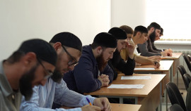 В Грозном прошла аттестация преподавателей Священного Корана| грозный, чгтрк