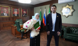 Малоимущая семья Умаровых получила ключи от новой квартиры благодаря акции «Пост желаний»