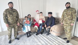 РОФ им. А.-Х. Кадырова передал новогодние подарки детям погибших сотрудников Росгвардии в ЧР