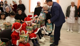 Воспитанники школы-интерната для слепых и слабовидящих в Грозном получили подарки от «Единой России»