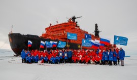 Экспедиция «Ледокол знаний» отправилась к Северному полюсу