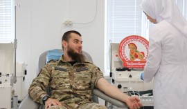 В Грозном «Единая Россия» поздравила почетных доноров с праздником