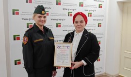 Военнослужащие ОГВ(с) поздравили журналистов с Днем телевидения