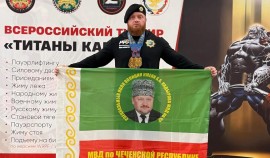 Сотрудник спецполка МВД по ЧР успешно выступил на Кубке «Титаны Кавказа» по пауэрлифтингу| грозный, чгтрк