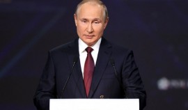 Путин поручил правительству проработать вопрос об организации вакцинного туризма в России