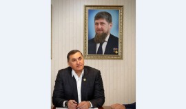 Мохмад-Эми Ахмадов: Ежегодная семейная выплата доступна обоим работающим родителям| грозный, чгтрк