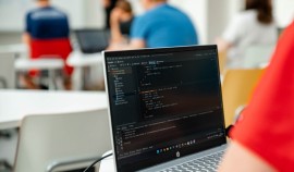 Для школьников из России проведут «Урок цифры» по ИИ в стартапах