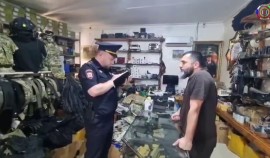 Полицейские Гудермесского района проверили магазины, реализующие военное обмундирование
