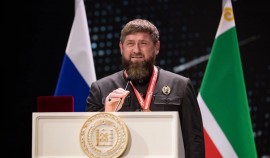 Рамзан Кадыров поздравил жителей ЧР с Днем гражданского согласия и единения