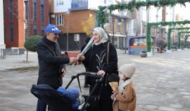 В Грозном партия «Единая Россия» организовала поздравления женщин с Днем матери