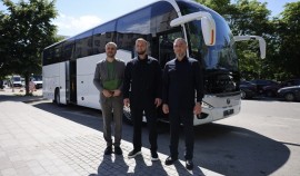 Иса Ибрагимов передал новый транспорт Государственному театру юного зрителя| грозный, чгтрк