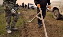 В Капустинском водохранилище ведутся работы по обустройству ограждения и укреплению дамбы