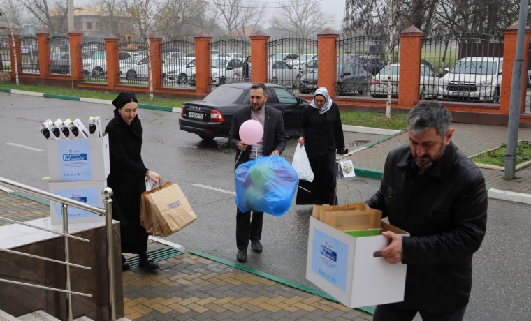 «Единая Россия» в ЧР передала маленьким пациентам подарки в рамках акции «Коробка храбрости»