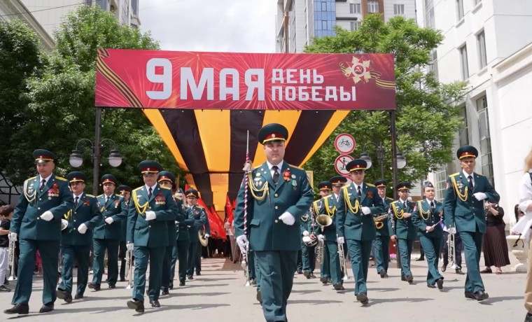 В Грозном в честь 79-летия Великой Победы развернули георгиевскую ленту длиной в 633 метра