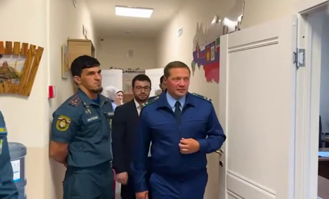 Прокуратура проверила ход капремонта детского сада «Солнышко» в Грозном