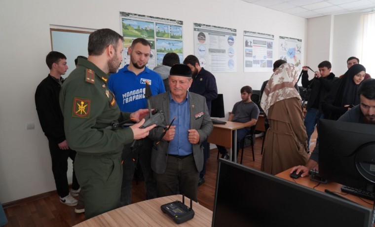 На базе ВУЦ ЧГУ им. А.А. Кадырова прошел мастер-класс по БПЛА