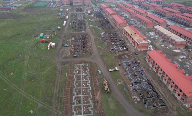 В Грозном продолжается строительство таунхаусов для нуждающихся семей