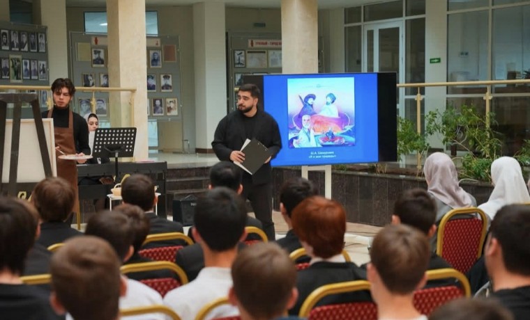 «Уроки в музее» в Грозном посвятили творчеству Шамиля Шамурзаева