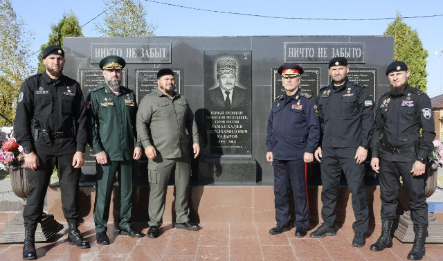 В Ахмат-Юрте поздравили сотрудников СОБР «Терек» с профессиональным праздником