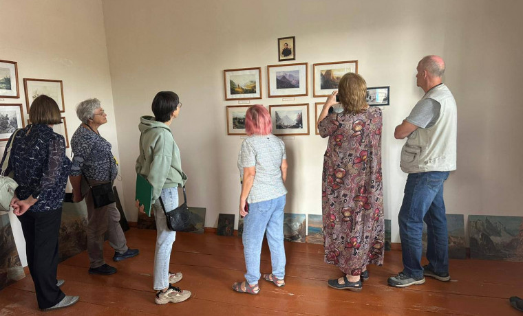 Туристы, проезжавшие через Шелковской район, посетили Лермонтовский музей в посёлке Паробоч