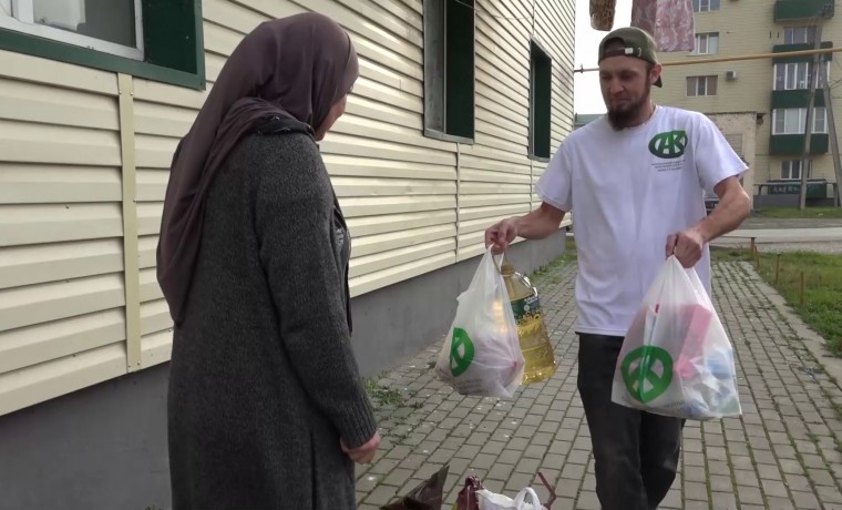 РОФ им. А.-Х. Кадырова обеспечил продовольственными наборами семьи Грозного