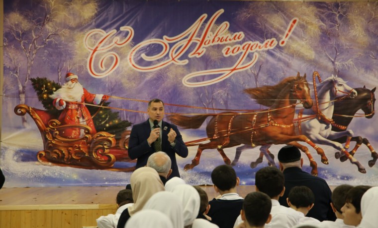 Партийцы «Единой России» навестили воспитанников школы-интерната для слепых и слабовидящих в Грозном