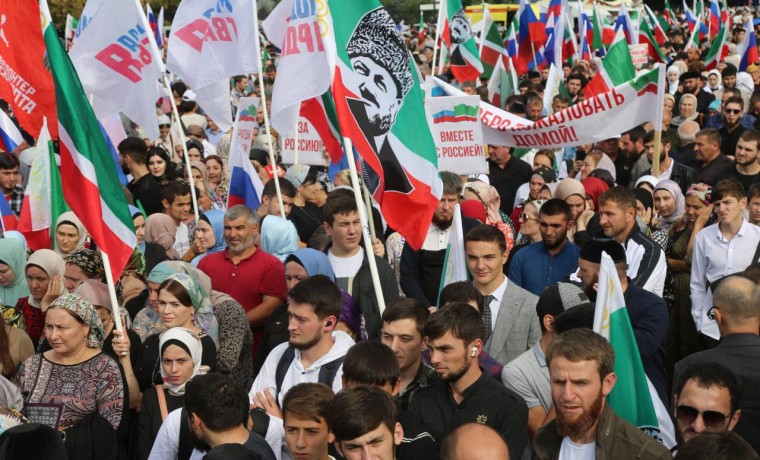 Чеченский референдум. Жители Чечни. Митинг в Грозном. Чеченская Республика Ичкерия. Чечня люди.