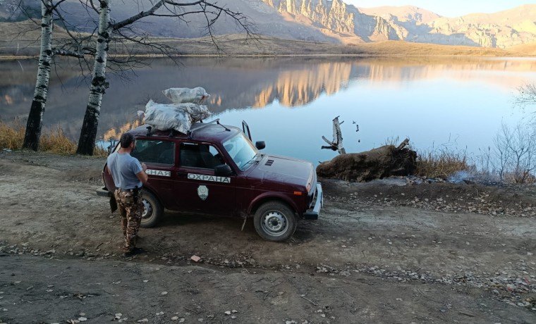 Субботник по очистке Галанчожского озера: экологи призывают к бережному отношению к природе