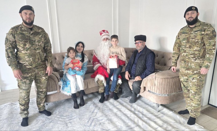 РОФ им. А.-Х. Кадырова передал новогодние подарки детям погибших сотрудников Росгвардии в ЧР