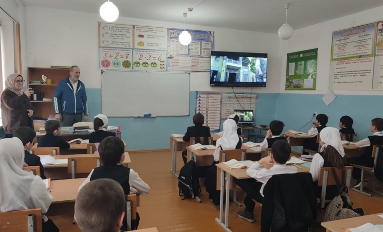 В школах ЧР прошли показы фильма «Первый на Олимпе» в рамках Фестиваля спортивного кино