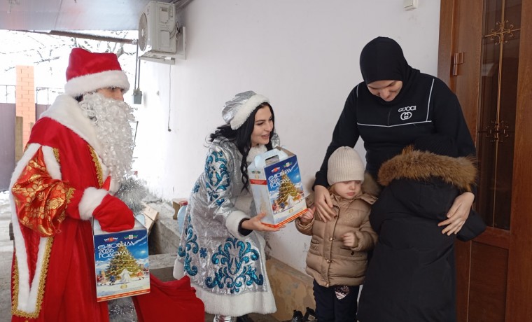 «Единая Россия» в Чеченской Республике поздравила семьи участников СВО с Новым годом