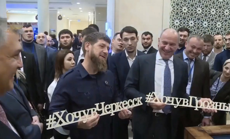 Рамзан Кадыров поздравил народ Карачаево-Черкесии с Днем Республики и Днем города Черкесск