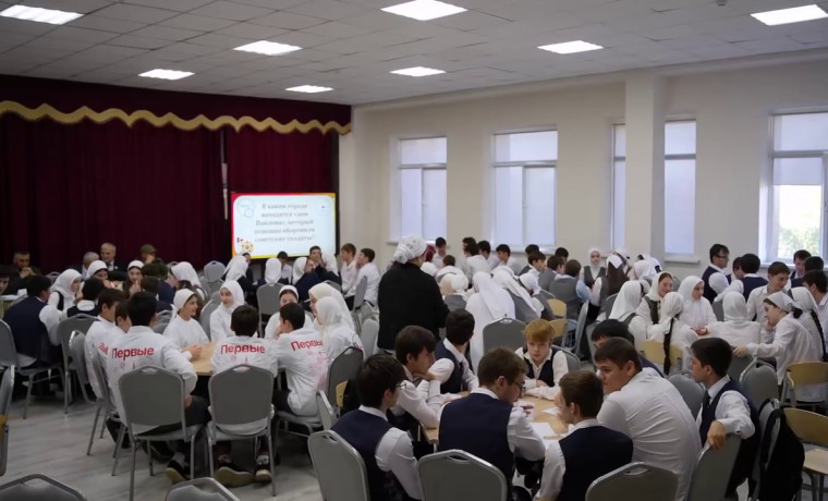 В школе № 23 Грозного дали старт грантовому проекту «80 мгновений Победы»