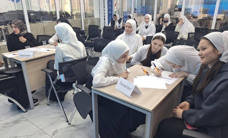 Студенты ЧГПУ стали участниками интеллектуальной игры «Лингвистический КВН»