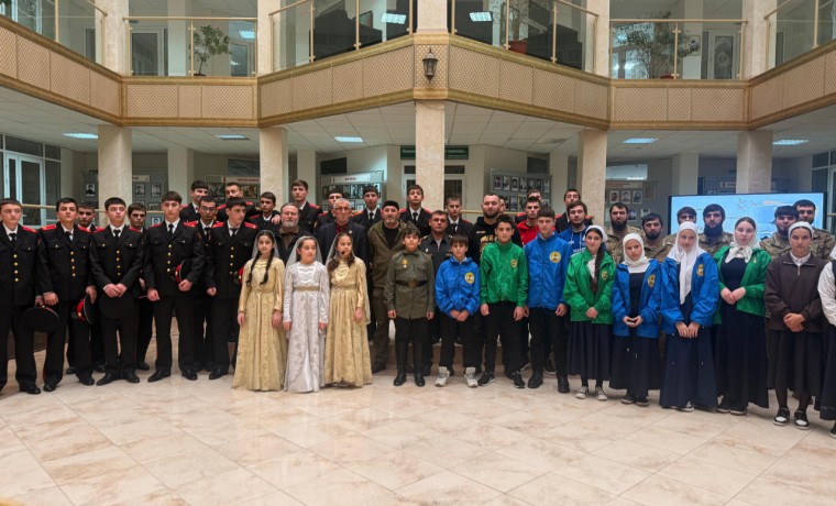 Сотрудники Росгвардии приняли участие в патриотическом мероприятии ко Дню Героев Отечества в Грозном