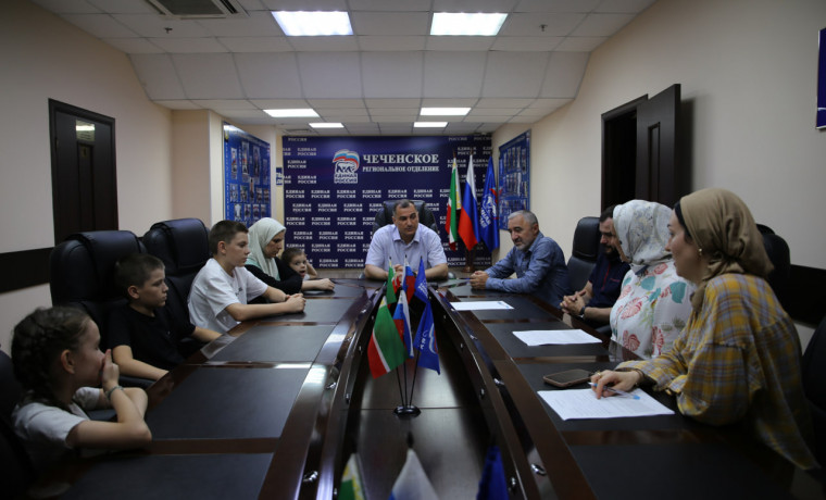 Депутаты и сенаторы помогли семьям в рамках акции «Собери ребенка в школу»